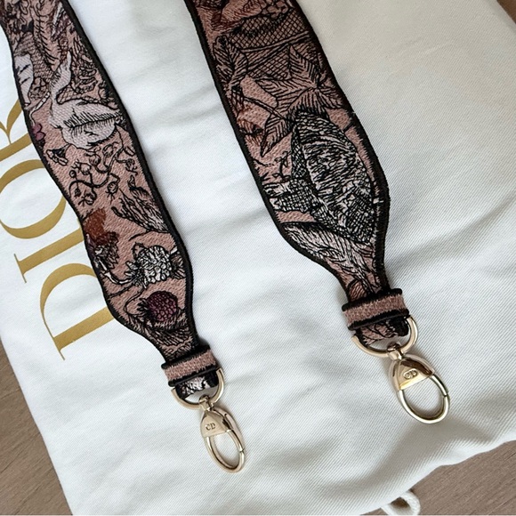 Dior Medium Lady D-Lite in Jardin Magique in Pink - Picture 13 of 16